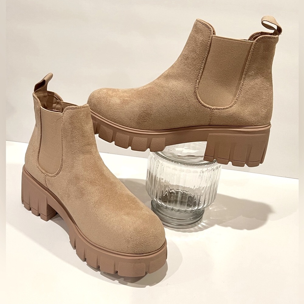 🆕 pullon taupe suede chelsea boots